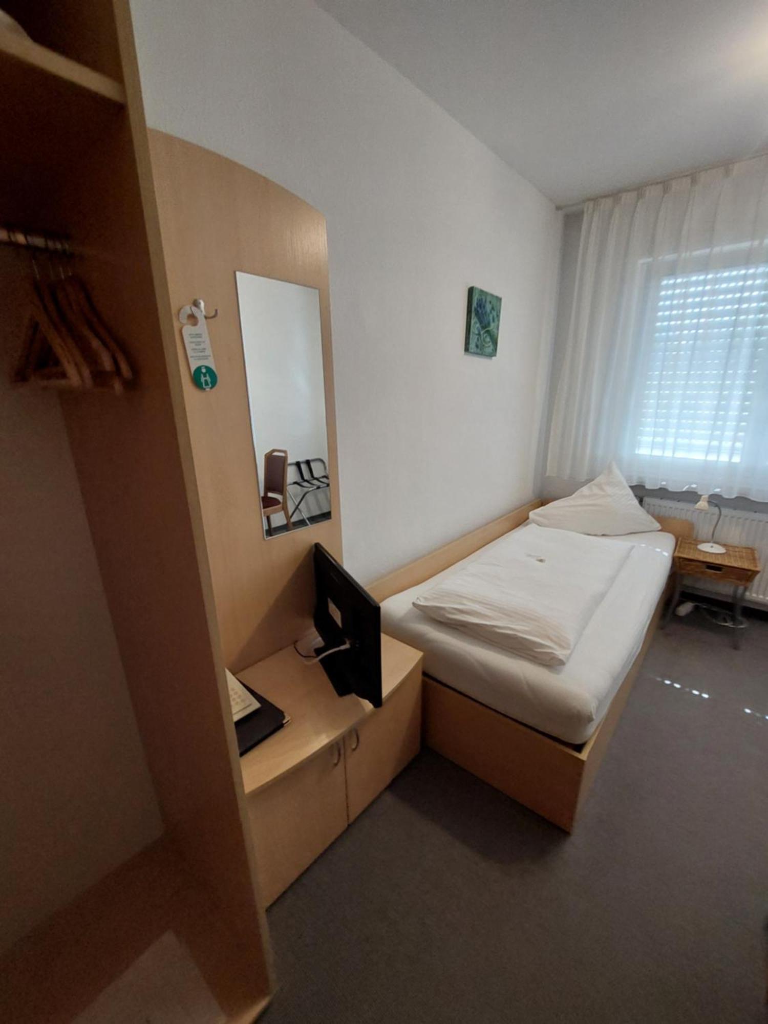 Hotel Zimmermann Фильдерштадт Экстерьер фото